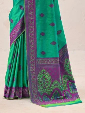 Emerald Green Kanjivaram silk weaving saree pallu and weave detail close-up