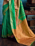 Emerald Green Silk Handloom Pochampally saree pallu and weave detail close-up