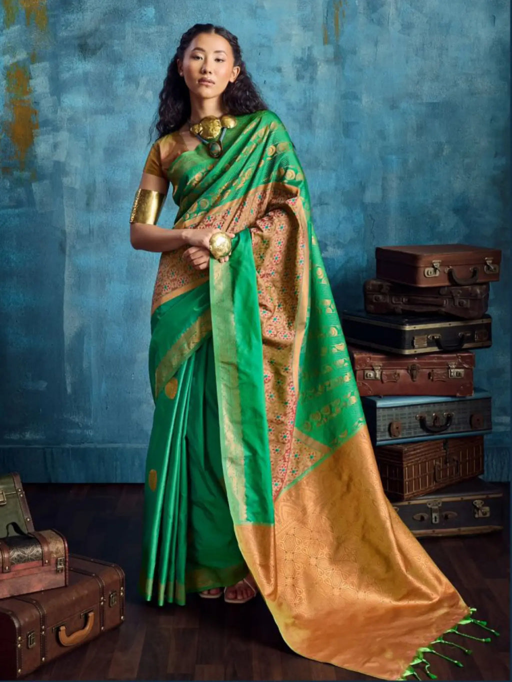 Emerald Green Silk Handloom Pochampally saree full drape view
