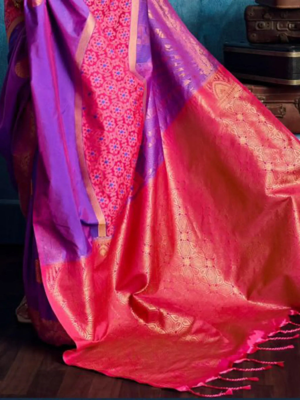 Purple Pink Silk Handloom Pochampally saree pallu and weave detail close-up
