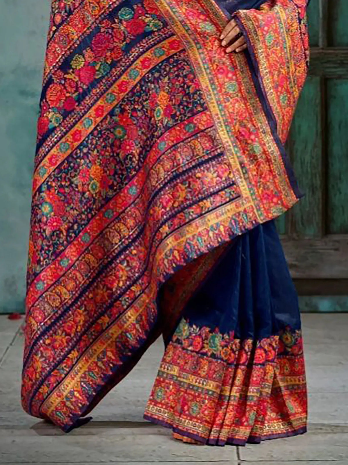 Navy Blue Pashmina handloom weaving saree pallu and weave detail close-up