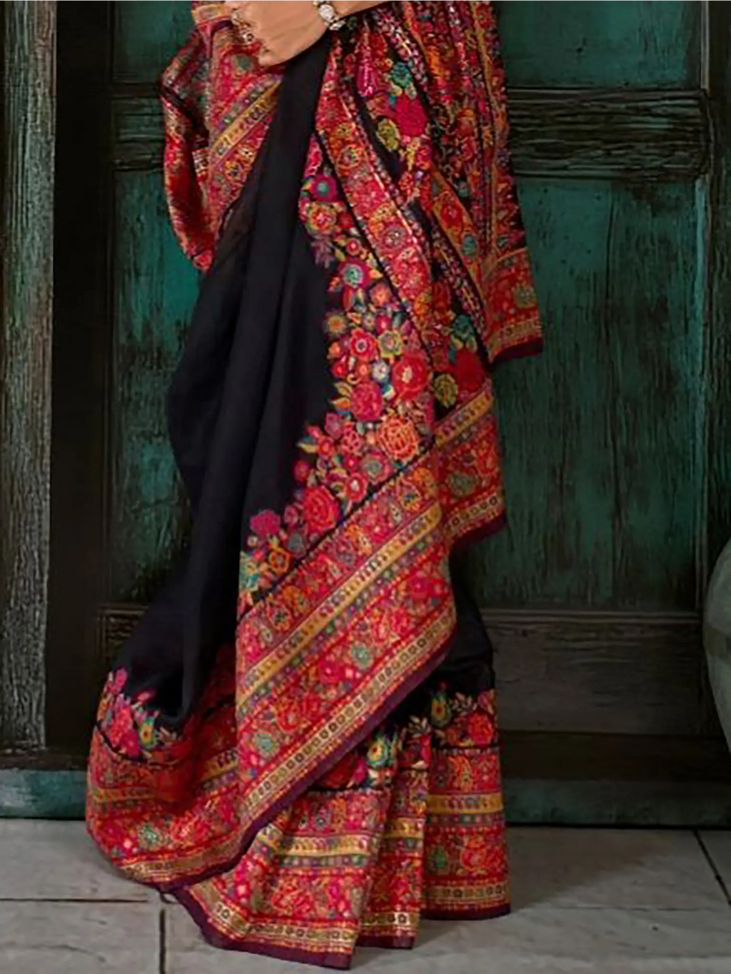 Black Pashmina handloom weaving saree pallu and weave detail close-up