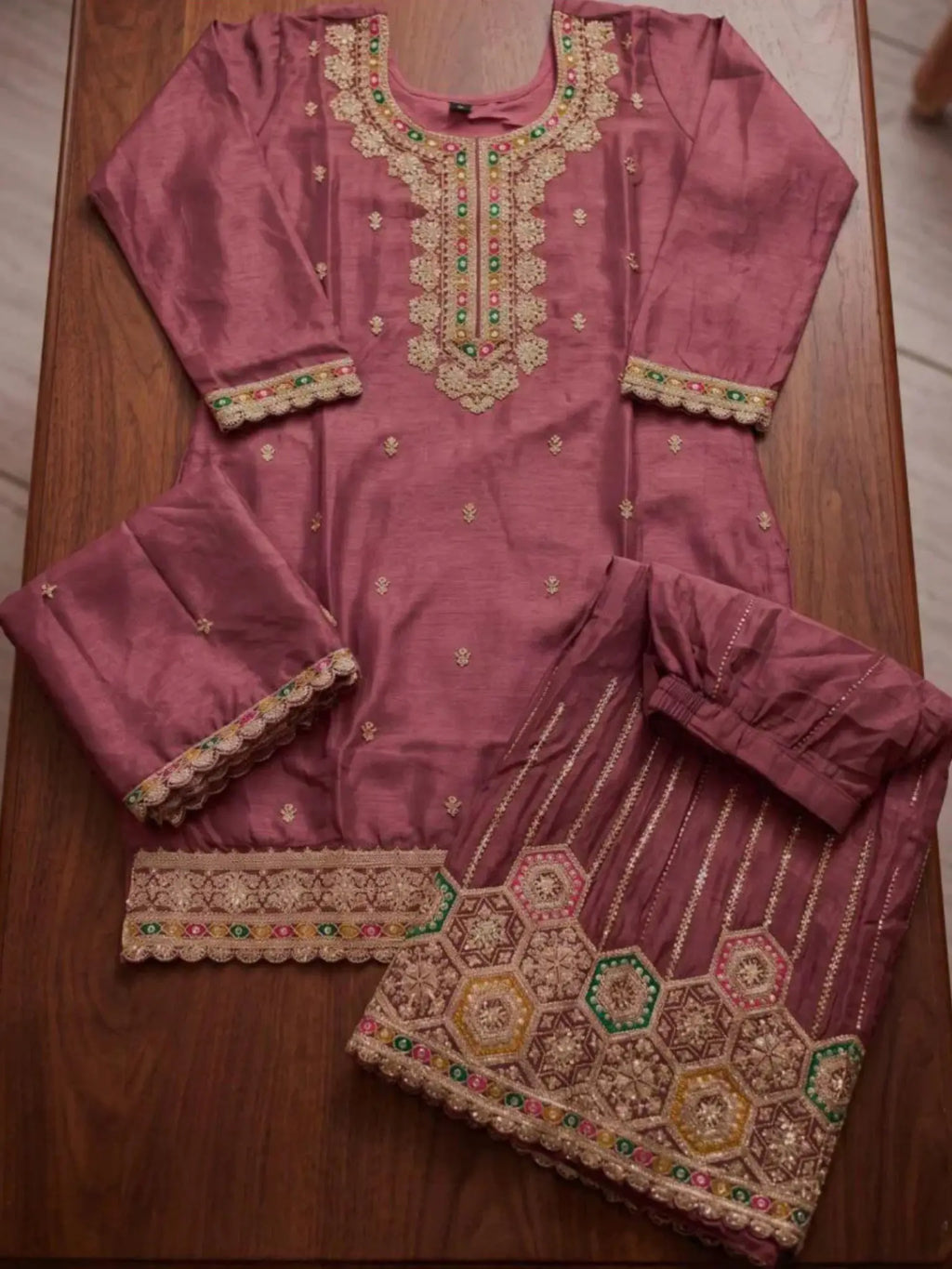 Dusty Mauve Chinon Dupatta Drape and Fabric Texture