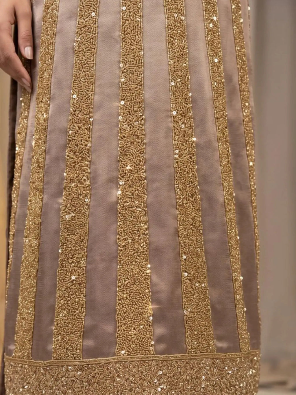 Metallic Taupe Scalloped Lace Border Dupatta Drape Detail