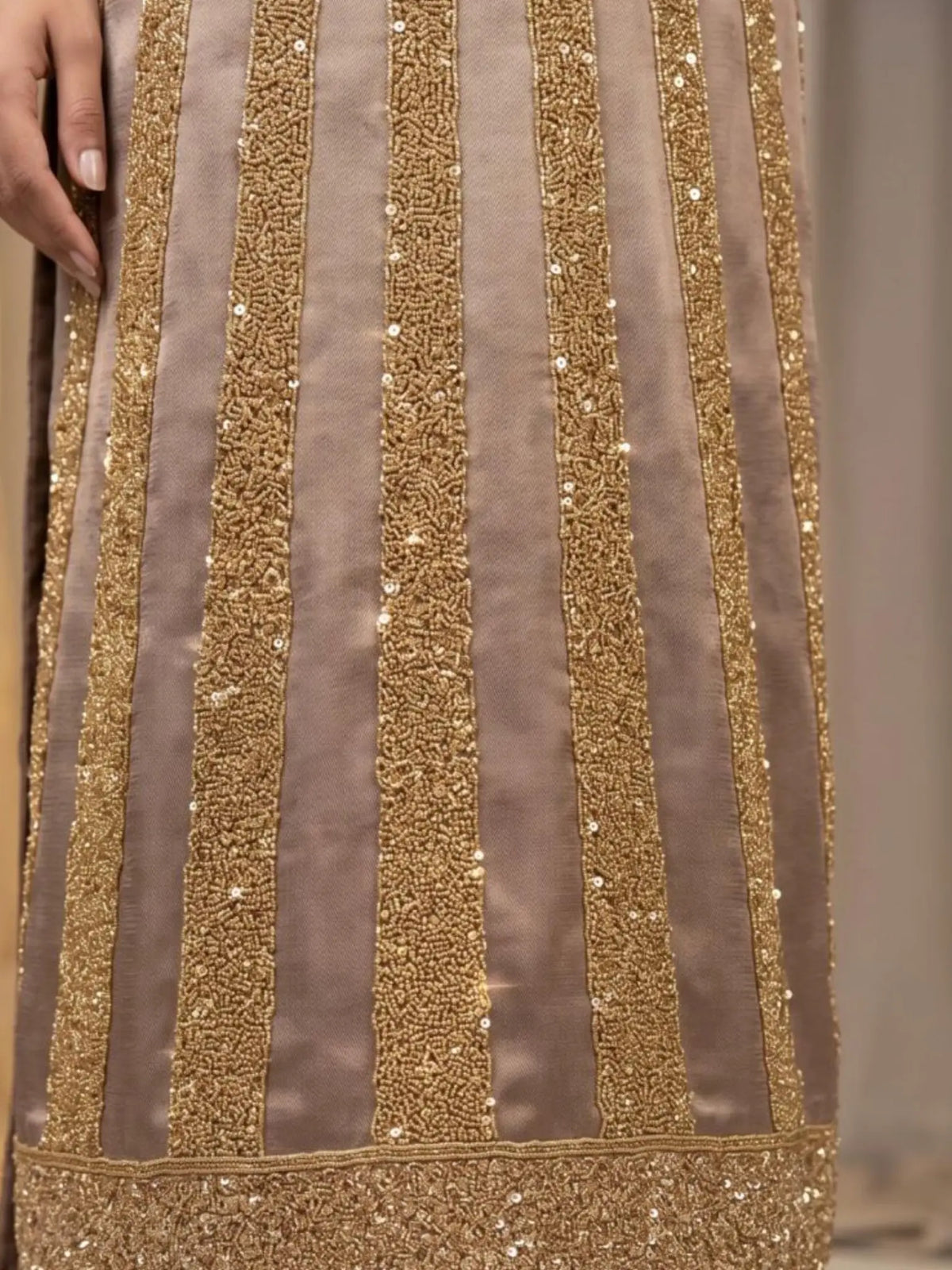 Metallic Taupe Scalloped Lace Border Dupatta Drape Detail