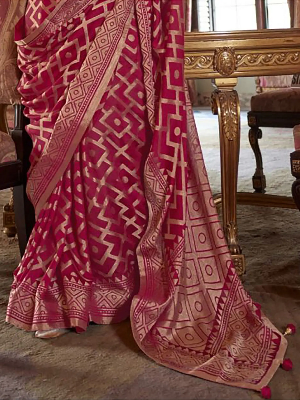 maroon wine georgette printed saree pallu and print detail close-up