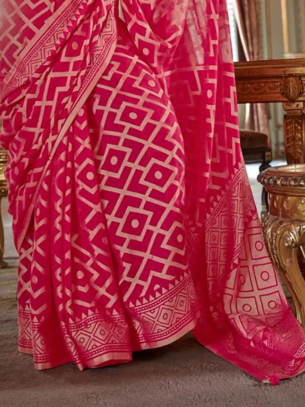 hot pink georgette printed saree pallu and print detail close-up