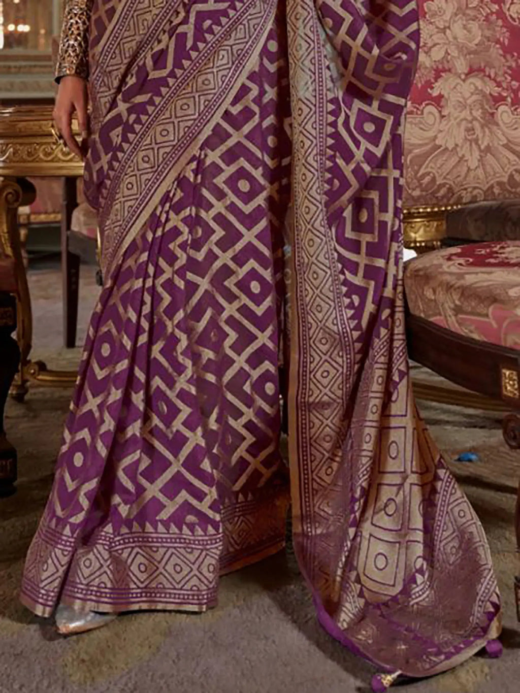 deep purple georgette printed saree pallu and print detail close-up