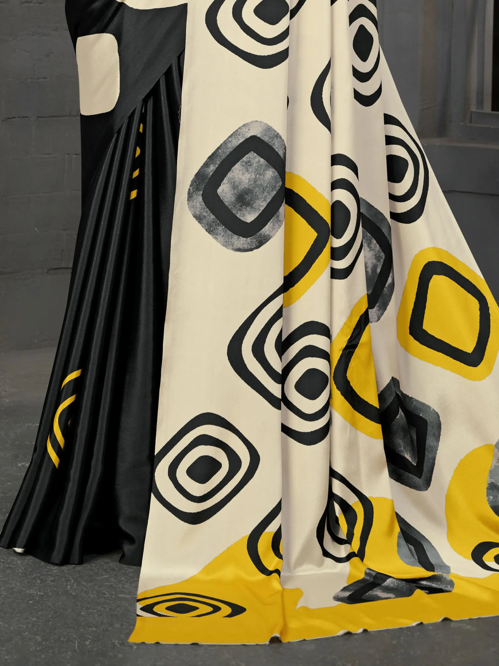 Black & Yellow Concentric Malai Crepe Silk Saree - Detail View 4