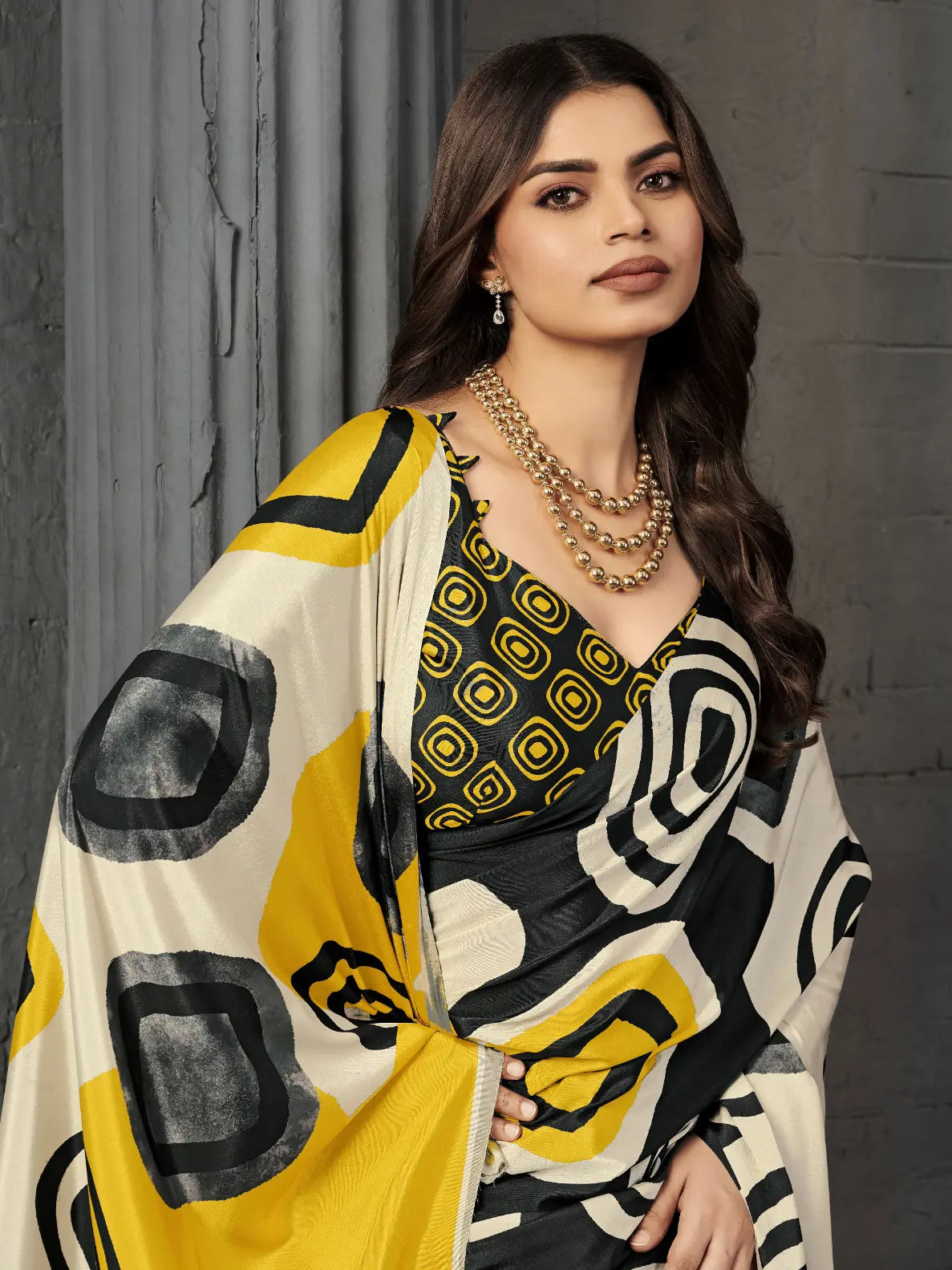 Black & Yellow Concentric Malai Crepe Silk Saree - Detail View 3