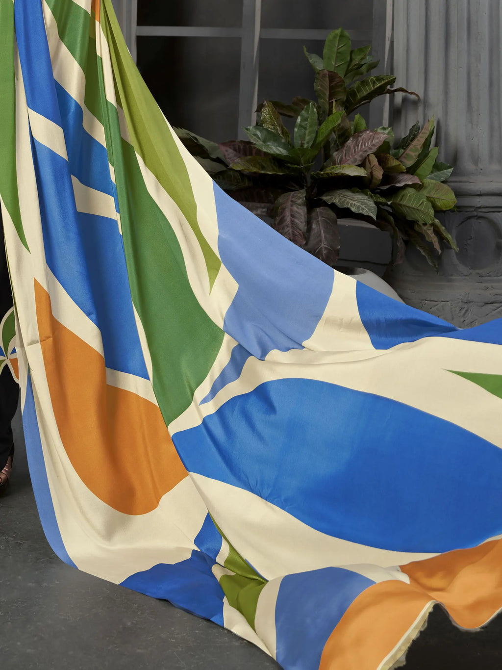 Royal Blue & Green Colorblock Malai Crepe Silk Saree - Detail View 3