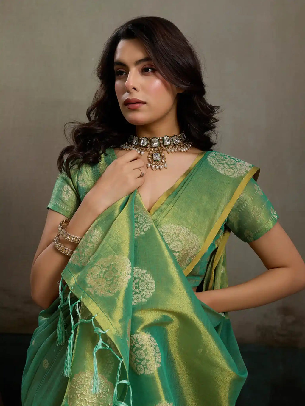 Green Tissue Silk Woven Zari Designer Saree - View 4