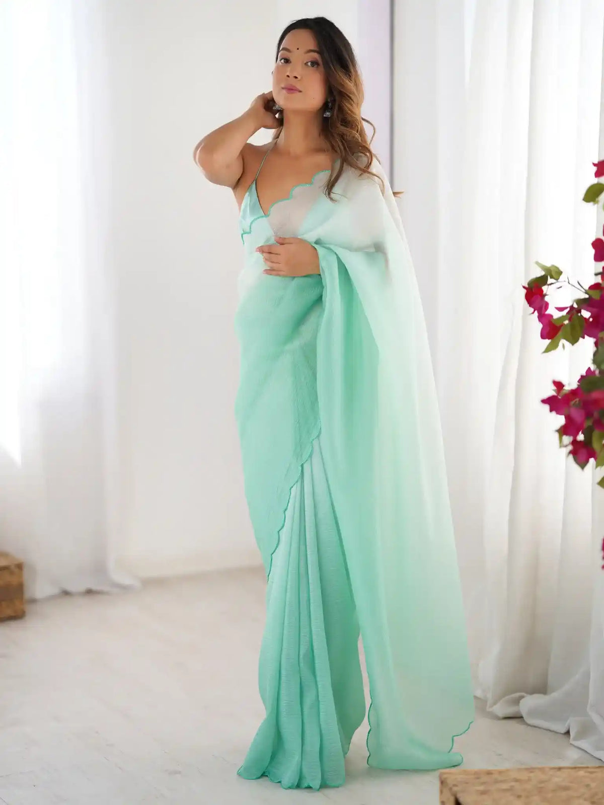 Green Crunchy Padding Color Arco Border Saree - View 2