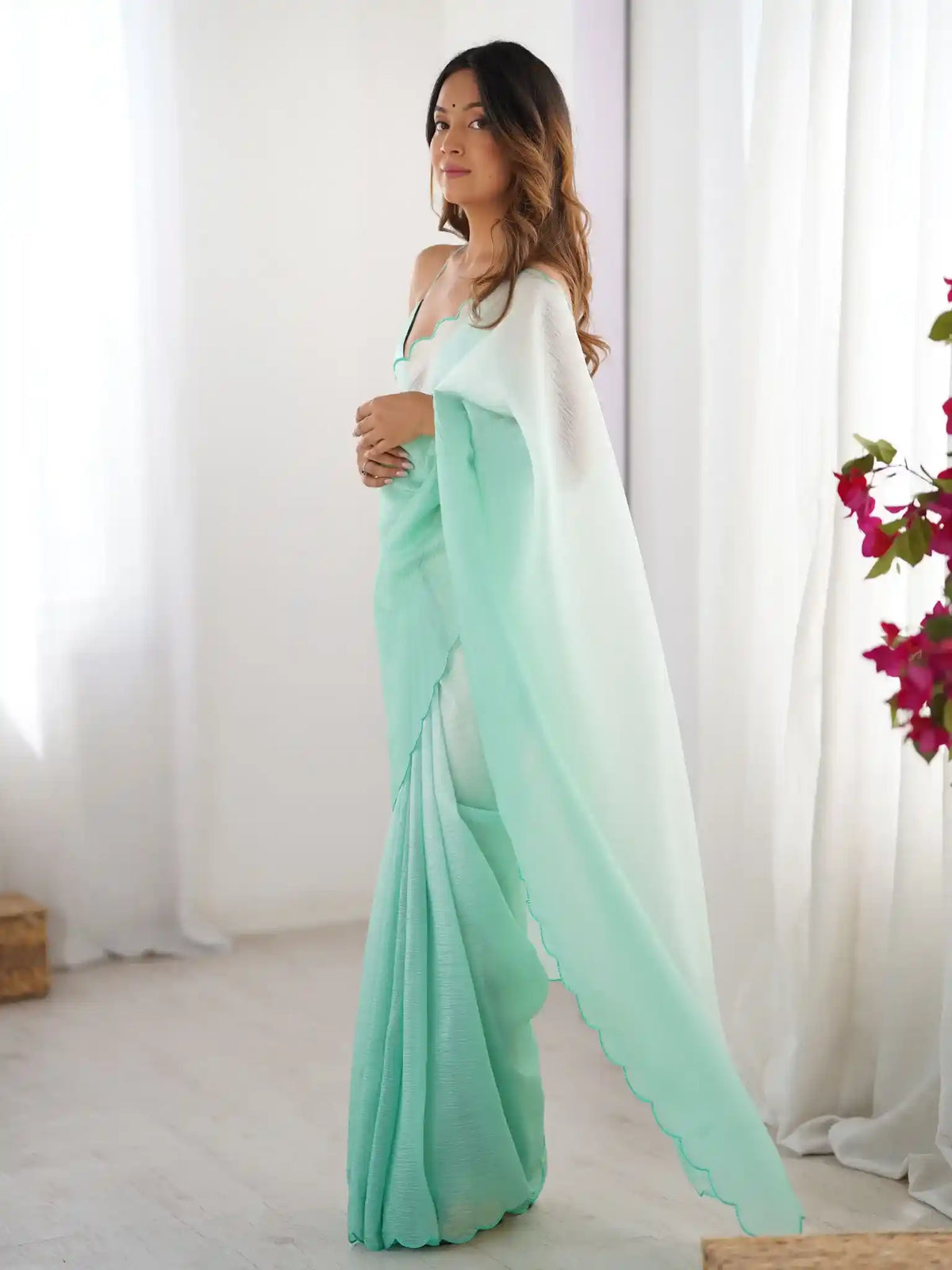 Green Crunchy Padding Color Arco Border Saree - View 3