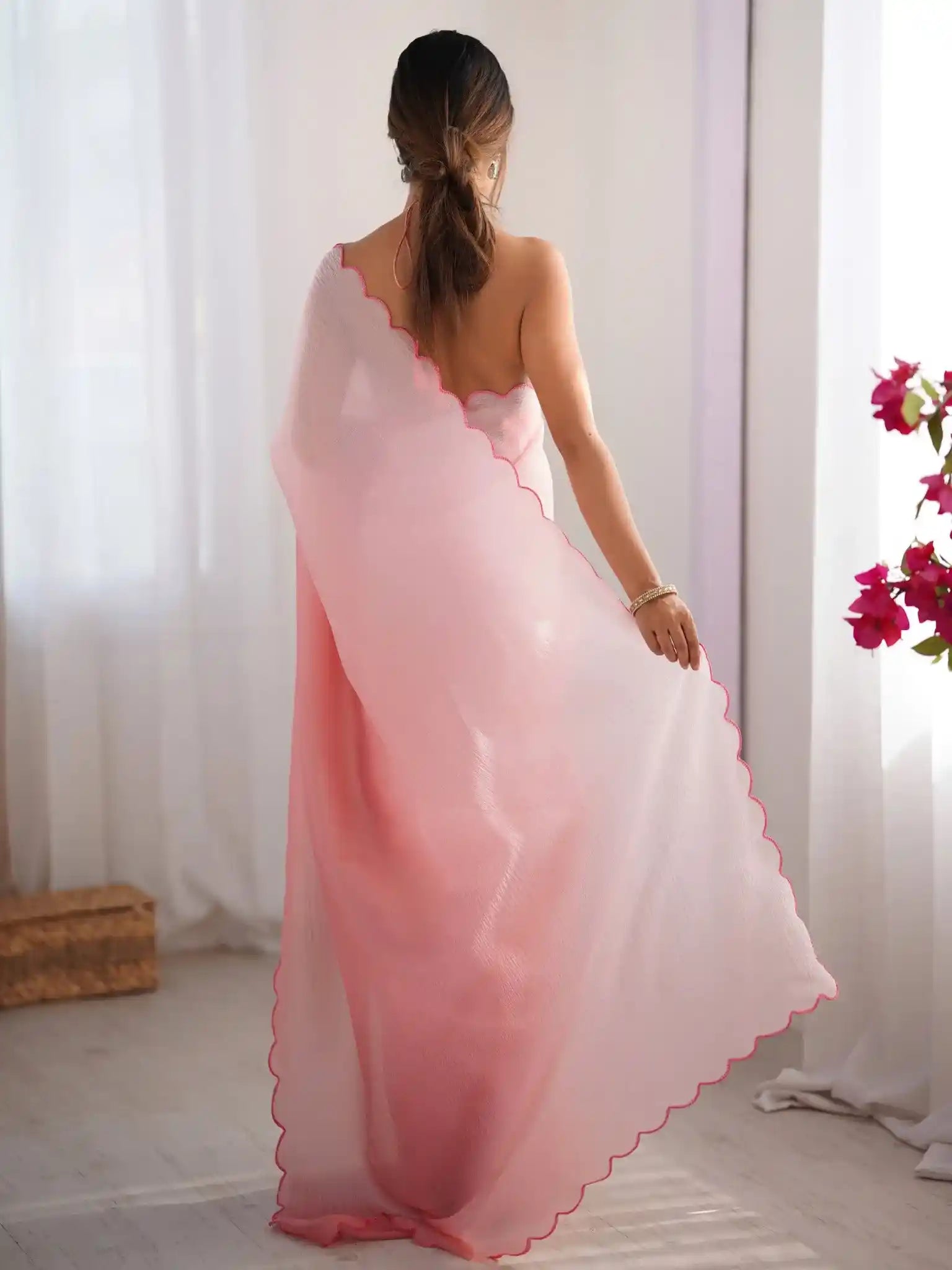 Pink Crunchy Padding Color Arco Border Saree - View 5