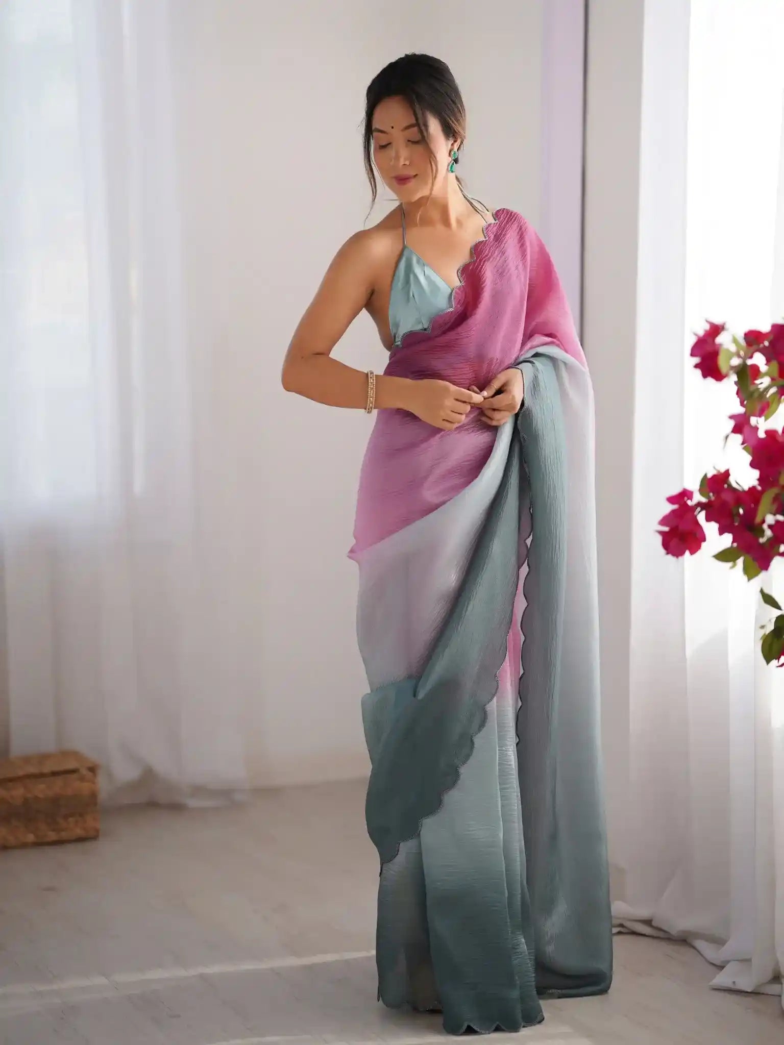 Wine, Grey Crunchy Padding Color Arco Border Saree - View 3